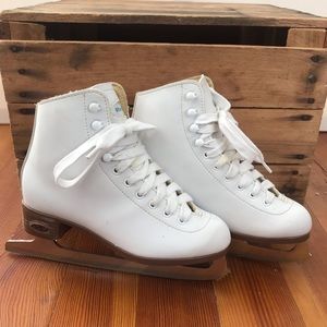 Kids Riedell ice skates size 2!